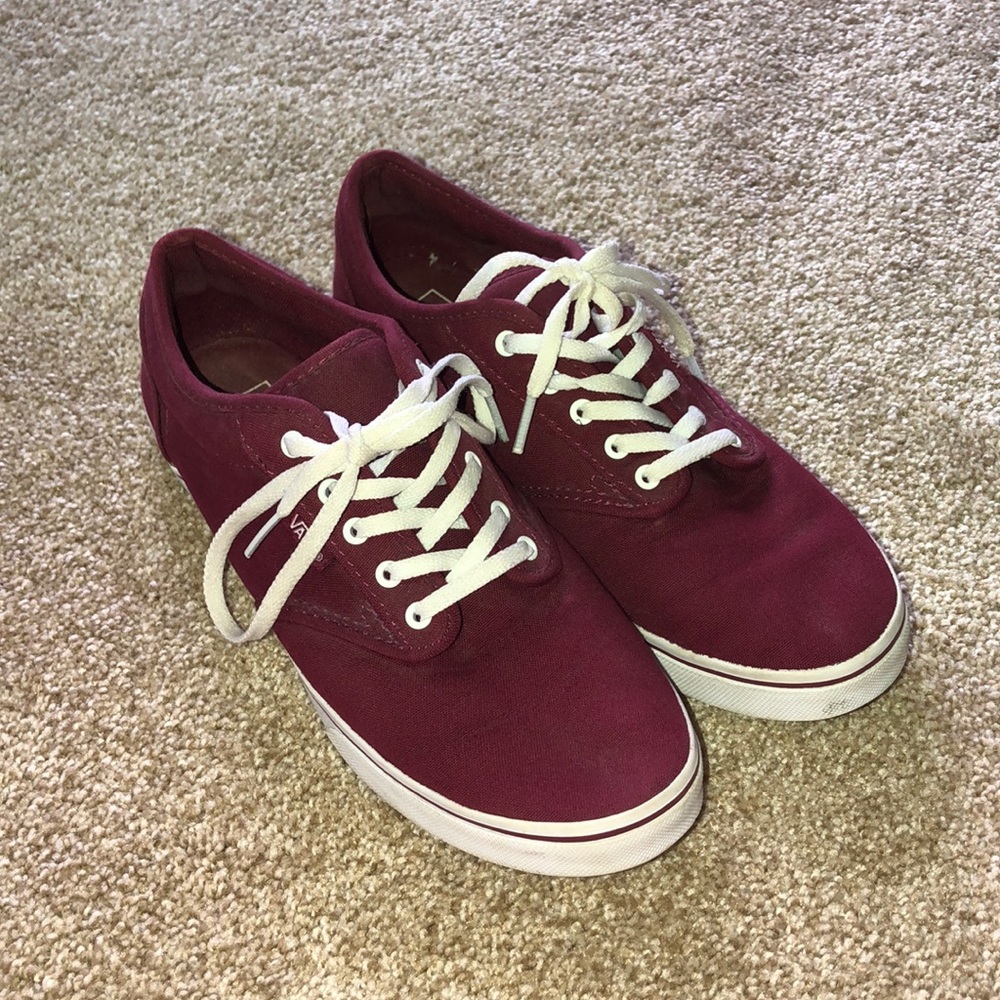 Women’s maroon / red vans